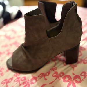 Chic Taupe Women's Heeled Boots
